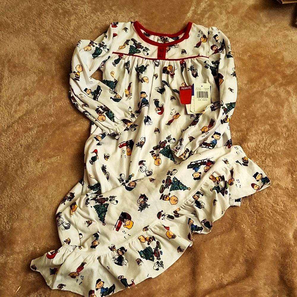 ●PEANUTS girls nightgown